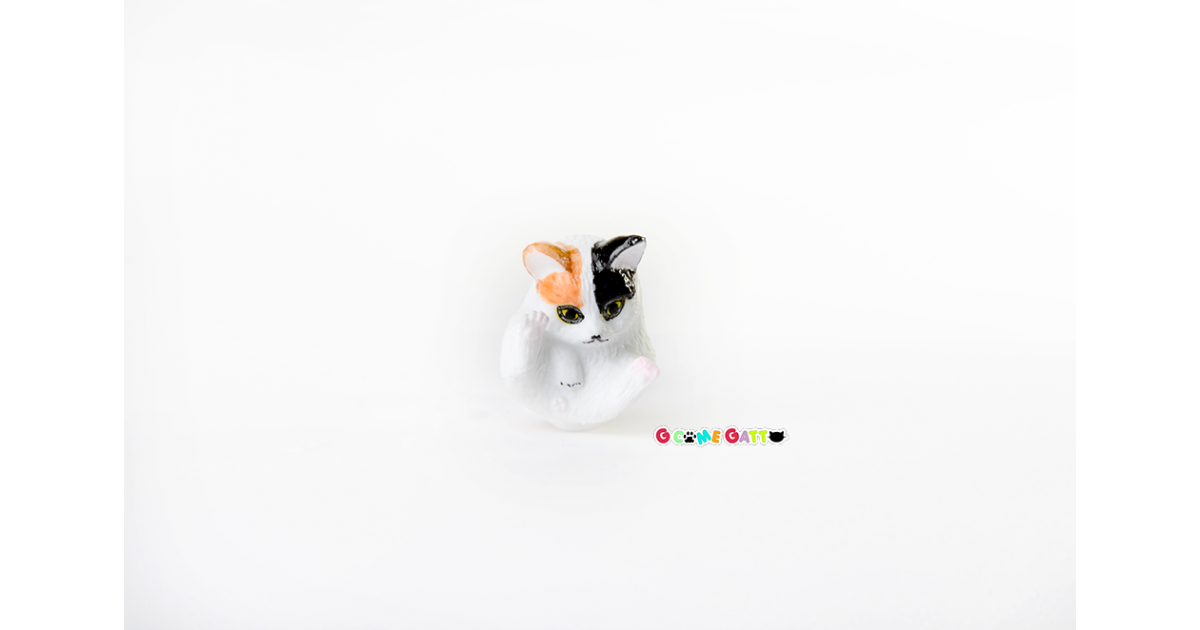 Anello con gattini a pancia all'aria (3 colori)