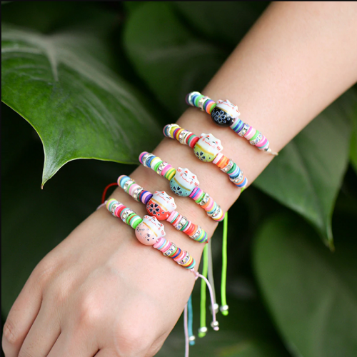 Bracciale con Maneki Neko, brillantini e perline colorate Colore Giallo